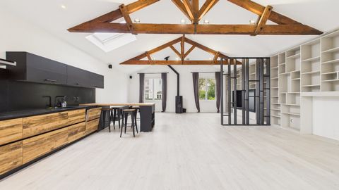 T6 avec terrasse et garage - Proximité des commerces et plages.