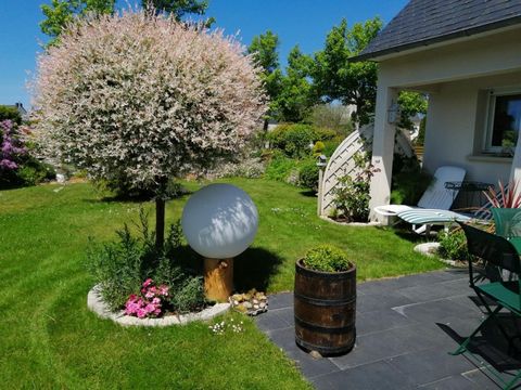 Maison contemporaine de 113 m2 sur terrain arboré de 931 m2 en impasse