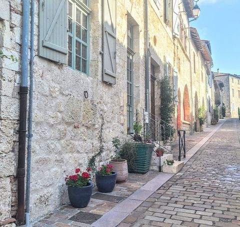 Jolie maison de village avec de beaux volumes à Lauzerte (Tarn-et-Garonne)