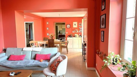 Bourgogne/Saint Loup. Appartement ancien de plain pied. 145 m2 en RDC sur jardin privatif 200 m2. 3 chambres. Stationnement. Très Proche Loire, commerces et services. Volumes et style.