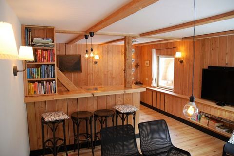 Cette maison de vacances/chalet moderne et authentiquement meublée pour un maximum de 10 personnes est située juste au-dessus du centre du village d'Innerkrems en Carinthie, presque directement sur la piste de ski du domaine skiable d'Innerkrems / Kr...