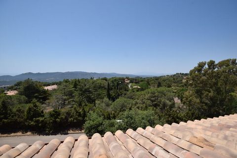Featuring a shared swimming pool and a private terrace, this is a 3-bedroom apartment in the hills of Platja dAro. It has a beautiful view of the green surroundings and is perfect for families or groups of 6 persons.The apartment is located in Mas N...