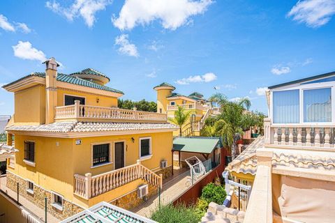 Deze fijne villa in Orihuela bevindt zich op een fijne locatie, vlak bij de stranden van Punta Prima, Playa Flamenca, La Zenia en Cabo Roig met live muziek op zondag. Het beschikt over een privézwembad en het is een uitstekende keuze voor zonvakantie...