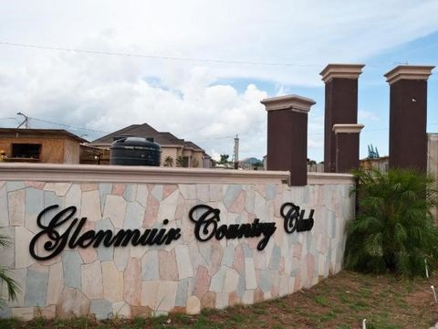 Glenmuir Country Club es una comunidad cercada situada en la pluma de mayo aproximadamente 45 minutos de Kingston y minutos lejos de la carretera del sur de la costa. El complejo constará de 55 unidades nuevas de 3 dormitorios 3 baños y 3 dormitorios...