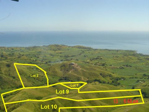 - 178 ACRES OF FREEHOLD LAND OVERLOOKING THE BAY - 20-30 minutes drive to Nadi International Airport and Nadi Town (shopping, restaurants, nightlife) - 45 Minutes to the tourist hub of Denarau - Enjoys steady ocean breezes - Panoramic views of Nadi &...