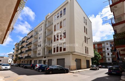 large and bright four-room apartment. The house is located in an urban area very well served by commercial services from which on foot, it is easily reachable in a few minutes, any type of commercial establishment or public service. The apartment, lo...