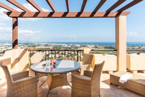 Gated and secure community in the area of El Paraiso Alto-La Alquería . Spacious living areas with luxury fittings , Large terraces with breath-taking sea & coastal views. Some of the best views on the coast. Exceptional qualities and Gaggenau kitche...