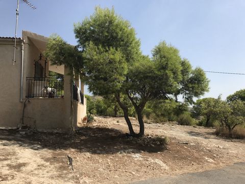 Beautifully situated finca with beautiful views towards the sea This typical Spanish finca is located on a plot of no less than 10000m2 From the veranda you have a beautiful view towards the coast It has a spacious veranda and the house is surrounded...