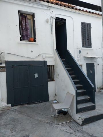 Building of 115 m2 on 2 small levels consisting of 6 studios all rented with an excellent rental ratio 11% profitability or 26400 euros per year. Some electrical compliance and beautification work such as painting will be expected but the building is...