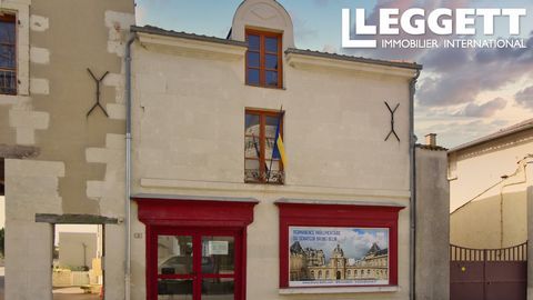 A19390SGA86 - On the magnificent square of the castle-museum of Monts sur Guesnes, great potential for this stone building with on the ground floor a commercial space currently rented and on the first floor a beautiful flat to finish renovating (buil...