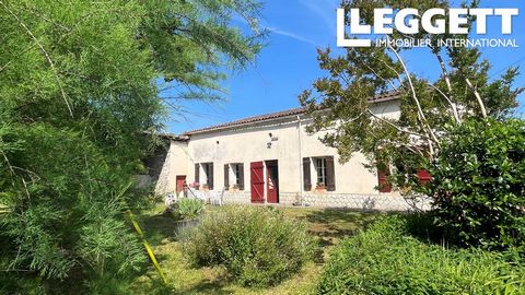 A21598CAH33 - Located at the exit of the village of a village located a few kilometers from the Bastide of Sainte Foy la Grande, this stone house is less than 6kms from the Vigiers golf course. Information about risks to which this property is expose...