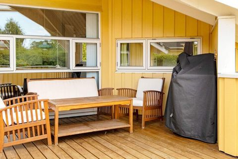 Close to the sea by Mommark, this cottage with whirlpool and sauna is located on a well-kept garden plot, at the end of a cul-de-sac, in a quiet and scenic area, where from the morning terrace there is a beautiful view of the water. The cottage was b...