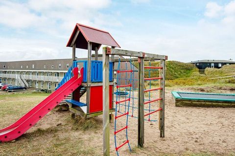 Feriecenter Søndervig & # 8212; morze możliwości dla całej rodziny Plaże i wydmy jak okiem sięgnąć. LEGOLAND, Givskud Zoo i wiele innych są w pobliżu. Ośrodek dysponuje własnym subtropikalnym parkiem wodnym, basenem dla dzieci, wanną z hydromasażem i...