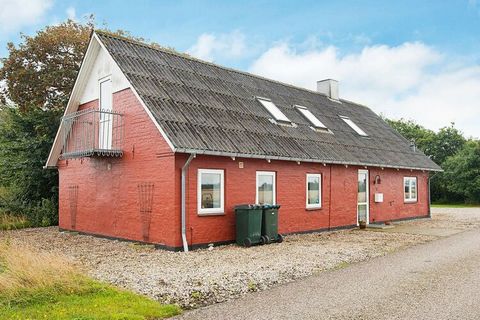 Spacious cottage with sauna in a rural setting by Ballum and Marshland. In extension of the kitchen / living room, where the whole family can be accommodated, you will find the living room with wood burning stove and TV. There are two bathrooms, one ...