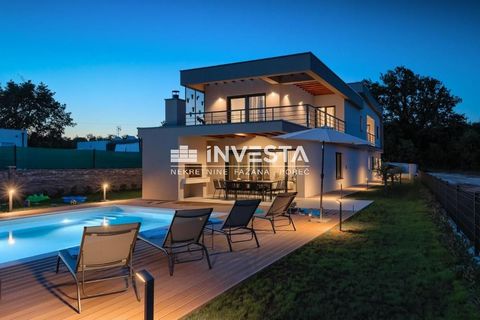 In the surroundings of picturesque Svetvinčent, this beautiful, modern villa with a heated pool is located. It is located in a quiet location, surrounded by untouched nature and olive groves.   Located on a plot of 846 m2, with a total living area of...