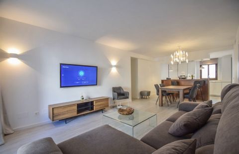 Located in Puerto Banús. Apartment for shot rental in Jardines del Puerto urbanization in the heart of Puerto Banus in Marbella. The completely renovated apartment with 2 bedrooms, flat screen TV with satellite channels and wi-fi. Kitchen equipped wi...