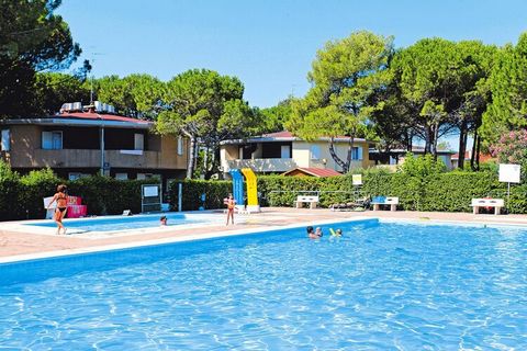 Apartments in the lively district of Bibione Spiaggia, but somewhat shielded from the hustle and bustle and quite quiet due to the spaciousness of the complex. The 36 small apartment houses each have 6-8 apartments and offer you a cozy and familiar a...
