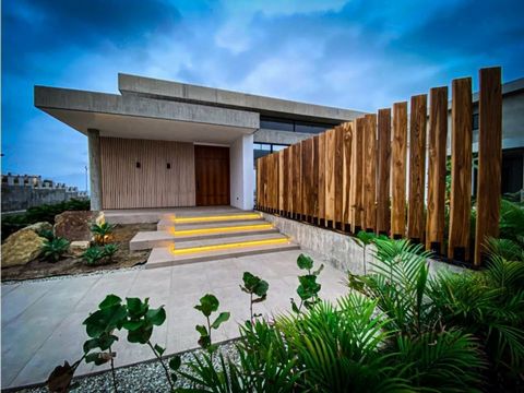 Oceanside Farm Residences es un desarrollo residencial sostenible que se encuentra en un entorno natural con una ubicación privilegiada en Puerto Cayo a solo 45 minutos de la Ciudad de Manta.  La ubicación estratégica nos permite vivir y experimentar...