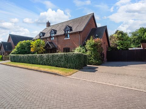 A magnificent property, located in a cul-de-sac, situated on the outskirts of Fillongley and moments from the 18th century restaurant & public house, The Cottage Inn. This modern executive detached family home is offered onto the market with no onwar...