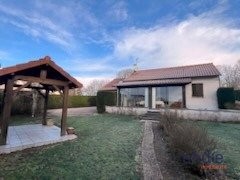 Between Saint Brice and Saint Junien, detached house 4 sides on a plot of 2505m² with garage and aliers. This house consists of a kitchen open to living room, a shower room, a toilet, two bedrooms and a beautiful glass roof. The garage with mezzanine...