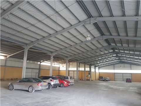 A unique freehold commercial / industrial property is available for sale off Limassol Road, 650m from Kalo Chorio roundabout and close to the highway which leads to the Larnaca airport. The property has easy access to the highways leading to all othe...