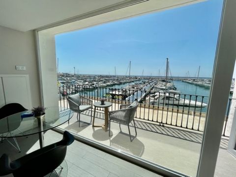 Located in Puerto Banús. Welcome to this exquisite apartment situated in the renowned port of Puerto Banus. This magnificent residence is not only beautifully designed but also boasts an incredibly convenient location, making it the perfect choice fo...