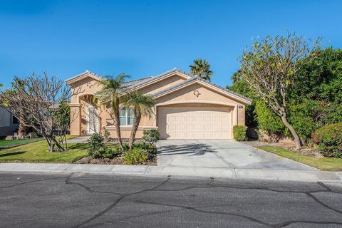 TAKING BACK UP OFFERS! Welcome to Heritage Palms Country Club and this beautiful 2040 Sq. Ft. Worchester Plan. This home has been newly updated with interior paint, carpeting, landscaping and more. Upon entering the home you are greeted with a bright...