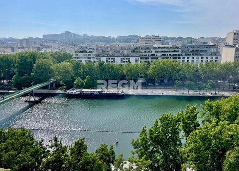 At the foot of the Bassin de la Vilette, the largest artificial body of water in the capital, in a Paris Respire area sheltered from traffic. Come and discover this 3-room apartment of 71m2 on the 9th floor, very sunny, very quiet, crossing and open ...
