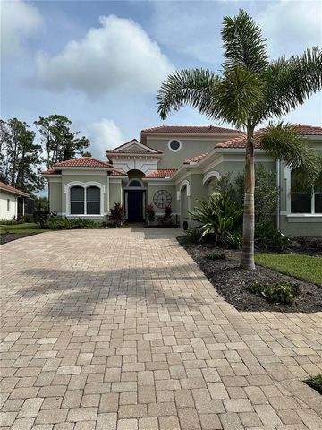 Motivated sellers!! Sellers will contribute $10,000 toward closing costs. Custom built Lee Weatherington home. This is not your average cookie-cutter Florida home. This home has style and character. Arched entryways. Fourteen foot ceilings. Three bed...