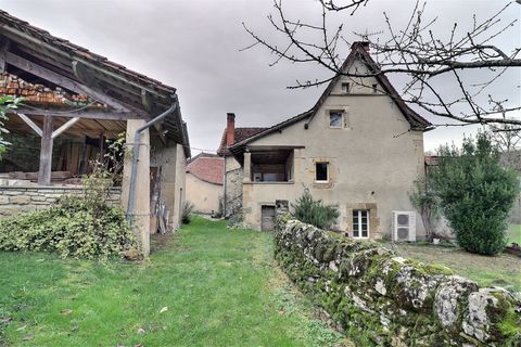 This charming countryside property, which has retained its charm and character is located in a quiet rural village, within 10 minutes from Figeac. The main house has 156m2 of living space, comprising of a large living room with woodburner, a spacious...