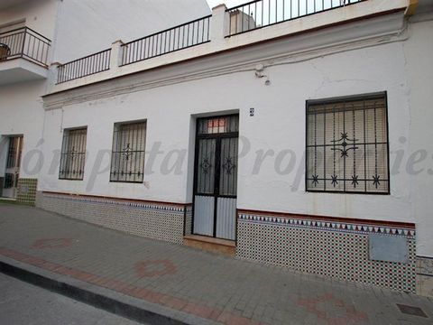 Situated in a pretty street within the centre of thelovely white village of Torrox, this charming old townhouse which has become derelict is next to a parking area and only 1 minutes walk for the central plaza, the church and all local amenities This...