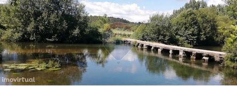 Land with project for single storey house and swimming pool in Gondomar-Guimarães, near the Ave river. It is a mixed land, with a total area of 18055 m2. It had an approved project for a single-storey house that can be used just by needing to renovat...