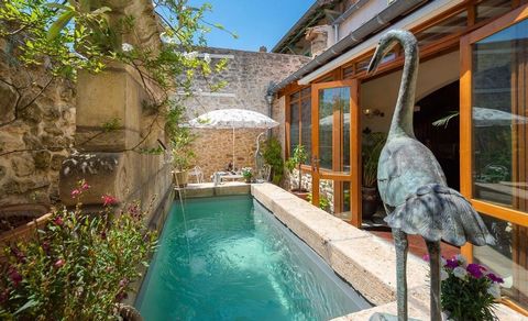 Small town on the Canal du Midi with all shops and restaurants, 25 minutes from Beziers, 25 minutes from Narbonne, 25 minutes from the beach. Stunning and impressive stone property with 400 m2 of living space including 3 en suite bedrooms, several lo...