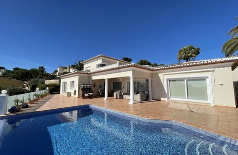 Villa in Moraira, built in 2008, in a quiet and consolidated area, with beautiful sea and panoramic views across the vineyard to Moraira village, just a few minutes by car and about 5 minutes walk from supermarket bars and restaurants. South facing, ...