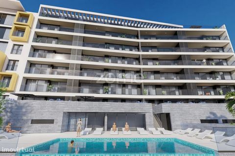Identificação do imóvel: ZMPT564441 Este magnífico apartamento T2 premium oferece uma vista deslumbrante para o mar e vem acompanhado de uma piscina para refrescar o seu dia, proporcionando um estilo de vida luxuoso e exclusivo. Com um design moderno...