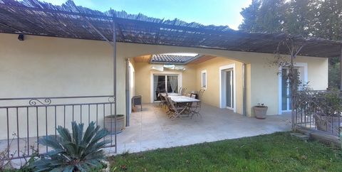 A stone's throw from the town centre of VIVIERS, recent single-storey house with outbuildings of 80m2. SH of 185m2 including a contemporary kitchen open to a living room of 80m2. 4 bedrooms with fitted wardrobes including a master suite with dressing...