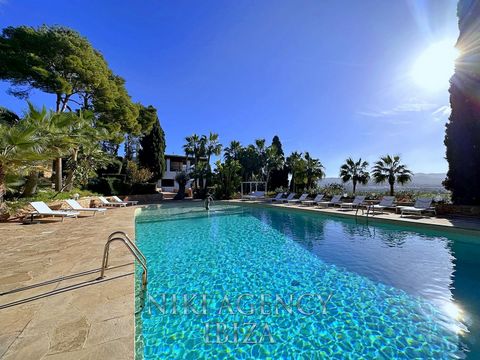 Villña en Ibiza con licencia turística ¡Espectacular villa en Ibiza, una propiedad única que combina lujo y comodidad en un entorno paradisíaco! Con una superficie construida de 1.500 m² y ubicada en un terreno de 36.000 m², esta impresionante propie...