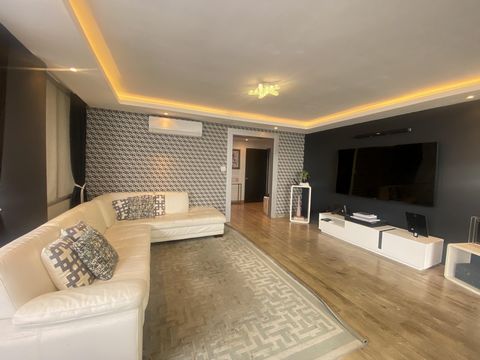 This SPACIOUS, REMODELED and WELL DISTRIBUTED PENTHOUSE apartment with exquisite partial Ocean View is located in the heart of Bella Vista in MARBELLA close to the banking area. This well-maintained building with only 1 apartment per floor, has sever...