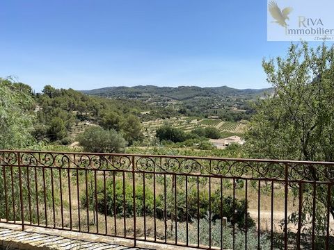LA CADIERE D'AZUR 83740- Large villa 270m2 on 1960m2 of land with free-form swimming pool, in a dominant position with panoramic views of the vineyards. Less than 3km from Bandol, with quick motorway access. It consists of: Living room-lounge-firepla...