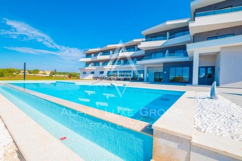 Tar, Istria: Exceptional new hotel steps from the sea Discover an outstanding new opportunity in Tar-Vabriga, Istria: a newly constructed hotel, merely 450 meters from the beach, ideally situated between Poreč and Novigrad. This unique location retai...