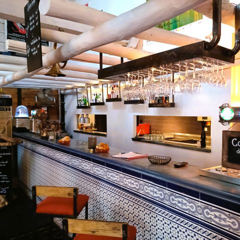Vic-Fézensac (32), cession du fonds de commerce et des murs d'un restaurant très joliment décoré et qui bénéficie d'une excellente notoriété due à une cuisine raffinée. L'établissement dispose d'une capacité de 30 couverts et est très bien équipé ave...