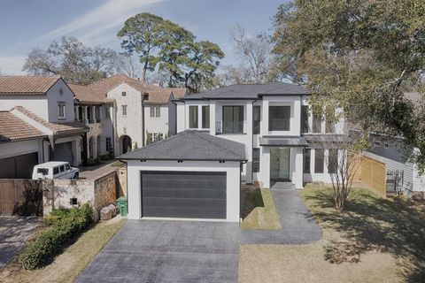 Embark on a unique opportunity to capitalize value by finishing out the missing pieces of this exceptional property. It was built on an oversized lot with tons of room for a pool AND CLUBHOUSE! This residence embraces the anticipation of a custom-bui...