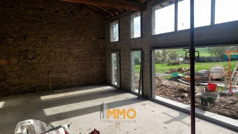 IMMO DEVELOPPEMENT offers you exclusively a spacious house sold in plateau and raised one level. This stone house of 233m2 is proposed out of water out of air on a plot of 1500m2. The façade will be completely redone and all the windows will be chang...