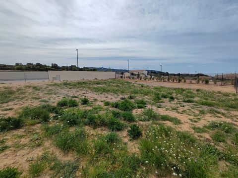 Serviced land of 450 m2 with joint ownership. South-west exposure. Floor area of 150 m2 For more information or visit, I invite you to contact me at ... Mikaël 2A l'Agence in Balaruc les Bains.