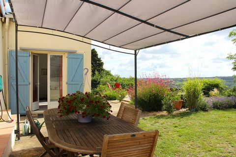 AMAZING VIEWS from the living room, terrace and garden. This bright and happy stone house in a quiet location will make you feel immediately at home. On the ground floor, there's an enourmous main room (44m2) with windows on three sides and patio doo...