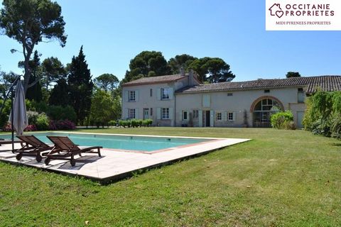 Spacious traditional stone house (412m2), with 1 hectare of land and views of the Pyrenees. This spacious estate can be used as a large family home or be divided into a main house and gite. There are 6 bedrooms and 5 bathrooms, two large living rooms...