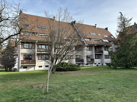 ILLZACH, in a quiet and residential area, we offer for sale this 3-room apartment located on the 2nd and penultimate floor without elevator. With a surface area of 65 m2 of living space, this apartment includes an entrance hall with cupboards, a livi...