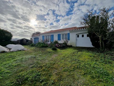 At the foot of the port of l'herbaudiere and its beaches, come and discover this house of 88 m2 on one level not semi-detached on a magnificent plot of 827m2 with a swimming pool, enclosed by a wall without vis-à-vis. It consists of 2 bright bedrooms...