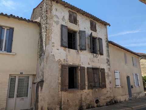Fantastic opportunity to create a family home or two or three apartments from this deceptively large house This house, which requires complete renovation, is perfectly located in the middle of a small town with shops, bar, bakery, pharmacy and doctor...