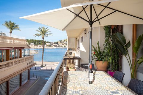 Seaside property in Port de Soller Two bedroom flat first line in a beautiful beach area Two bedroom flat in front of the beach in popular Port de Soller. This property gives you the opportunity to live first line to the sea, without crossing any roa...